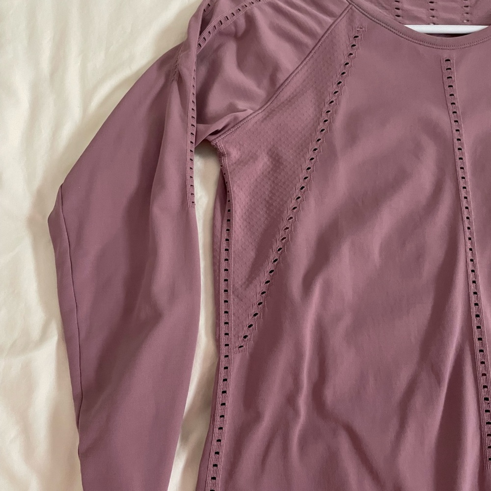 Athleta Foothill Long Sleeve Shirt, Perforated/Pattering, Small, Mauve